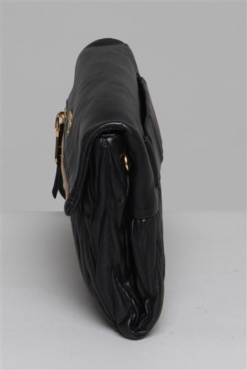 Bolsa Miu Miu Clutch Matelassê Preto