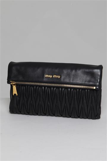 Bolsa Miu Miu Clutch Matelassê Preto