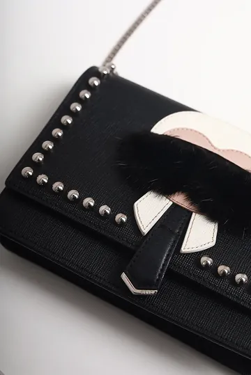 Bolsa Fendi Karlito Wallet Chain Preta