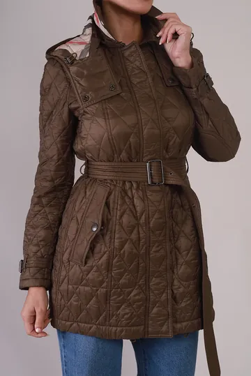 Casaco Burberry Matelassê com Capuz Marrom