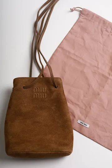 Bolsa Miu Miu Camurça Pouch Caramelo