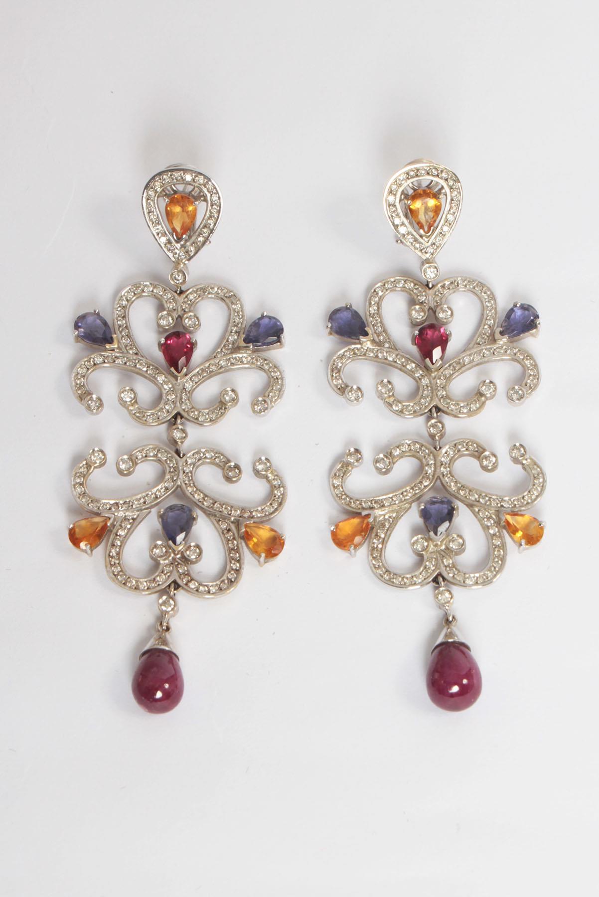 Brinco  Arabesco Brilhantes e Pedras Colorido