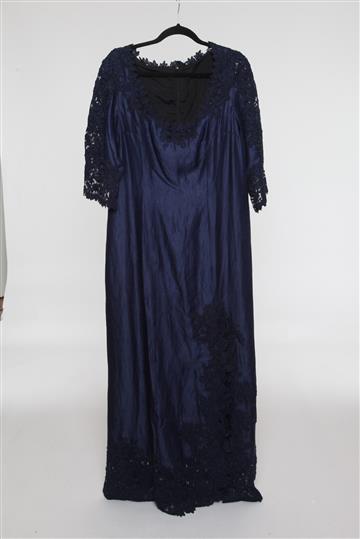 Vestido Longo detalhes em Renda Azul