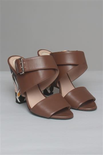 Sandália Fendi Salto Estampado Marrom