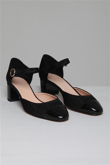 Sapato Achados da New Boneca bico Verniz Preto