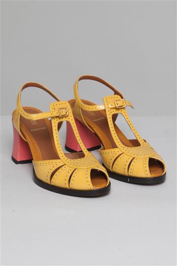 Sandália Fendi Couro e Texturas Amarelo