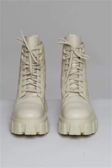 Bota Prada Tratorada Creme