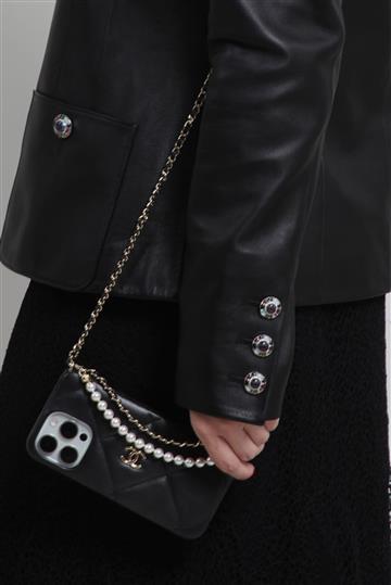 Cases Chanel I Phone 16 Pro Max Preto