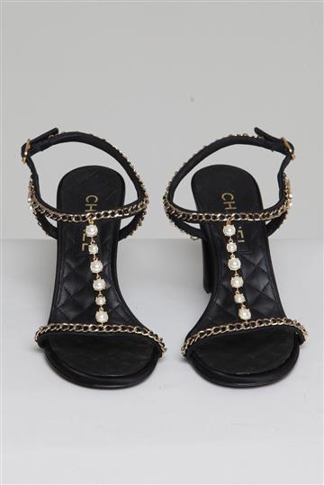Sandália Chanel T-Bar Corrente e Pérolas Salto Bloco Preta