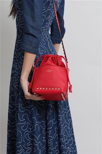 Bolsa Valentino Rockstud Mini Bucket Vermelha