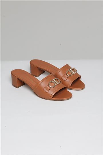 Sandália Salvatore Ferragamo Rhodes Marrom