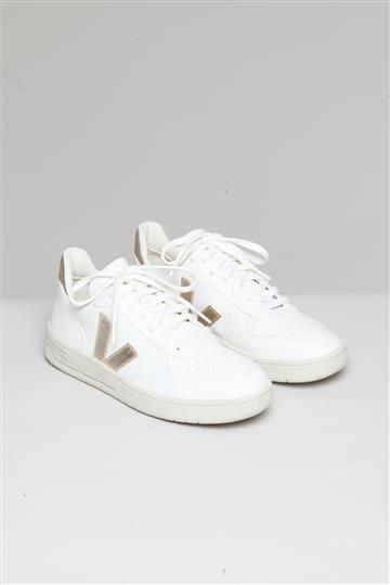Tênis Achados da New Veja Couro Logo Dourado Branco