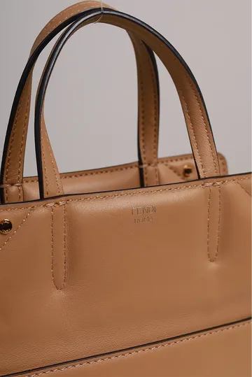Bolsa Fendi Flip Tote Bege