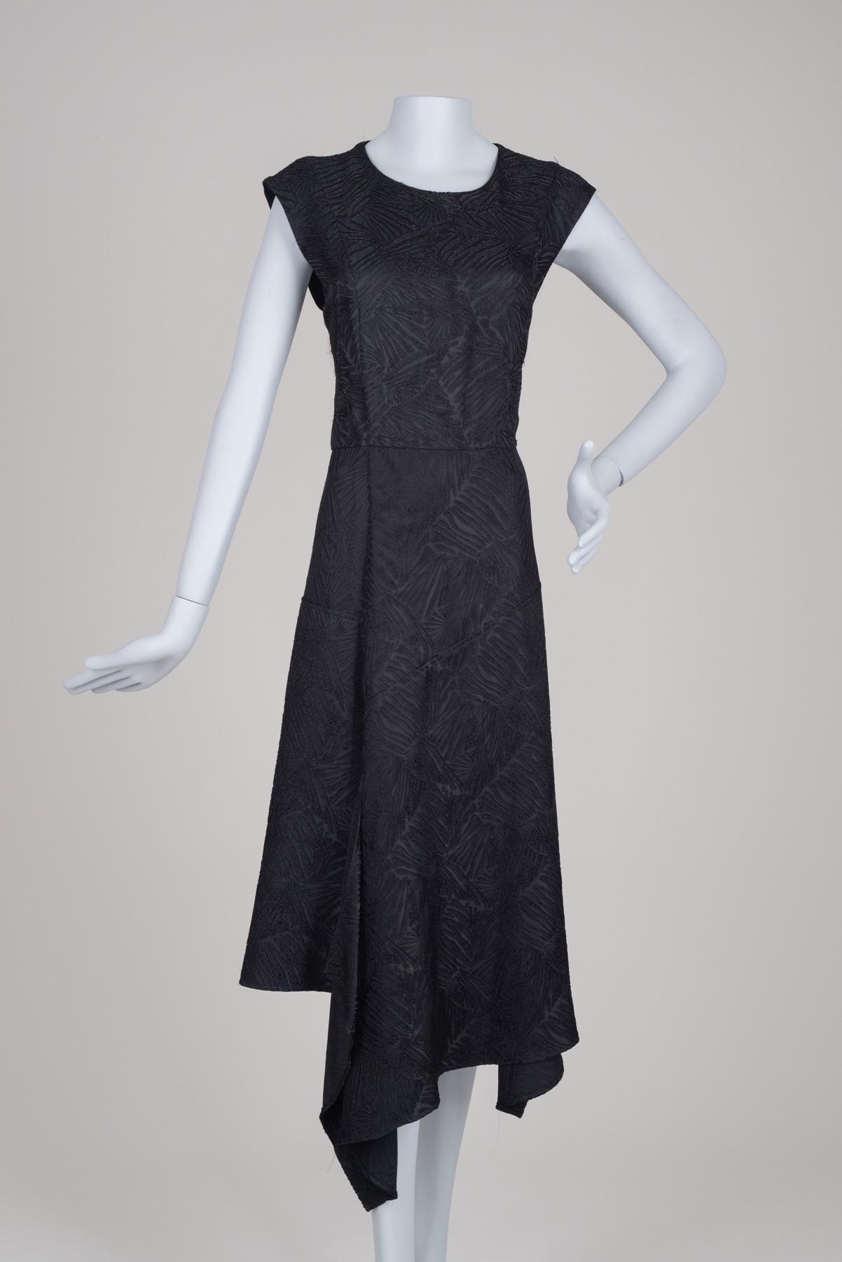 Vestido Assimétrico Preto