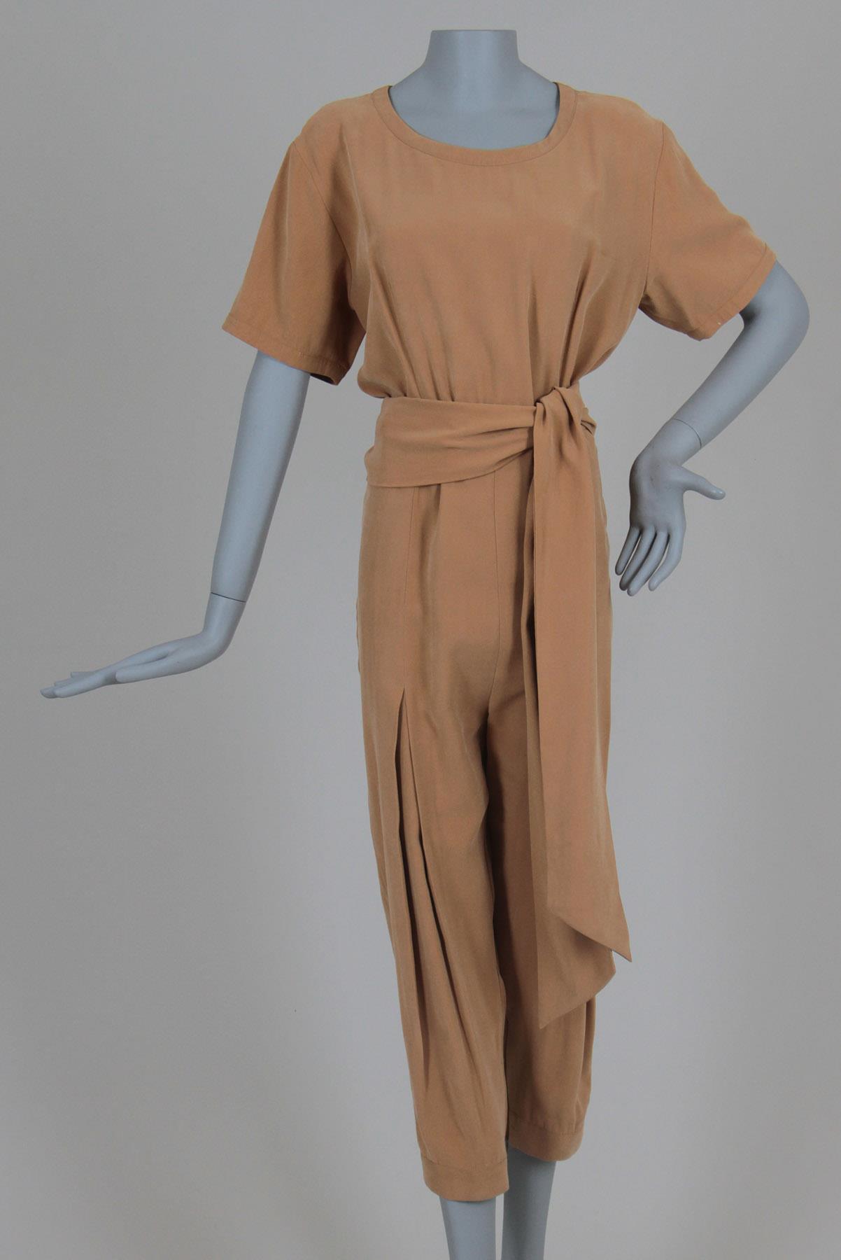 Macacão A. Niemeyer Com Faixa Bege