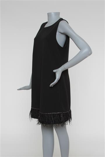 Vestido Trapézio Barra Plumas Preto