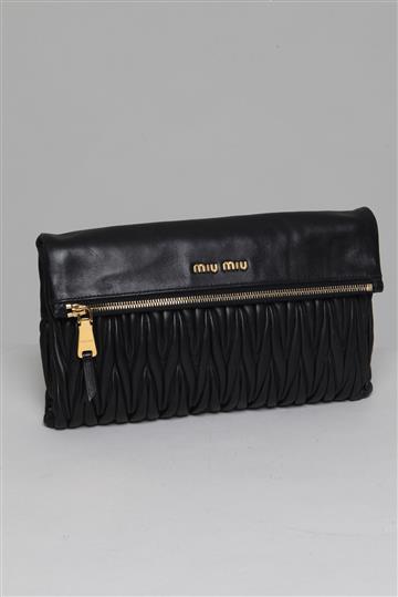 Bolsa Miu Miu Clutch Matelassê Preto