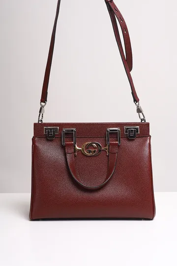 Bolsa Gucci Zumi Sathel Logo Bordô