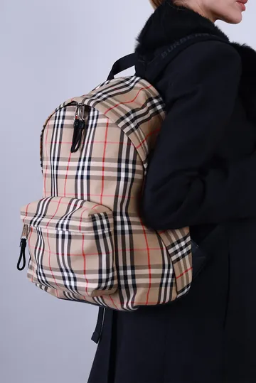 Mochila Burberry Jett Vintage Check Bege