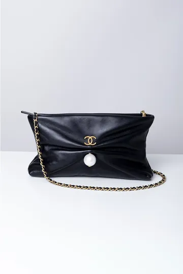 Bolsa Chanel Clutch with Chain Pearl Preta