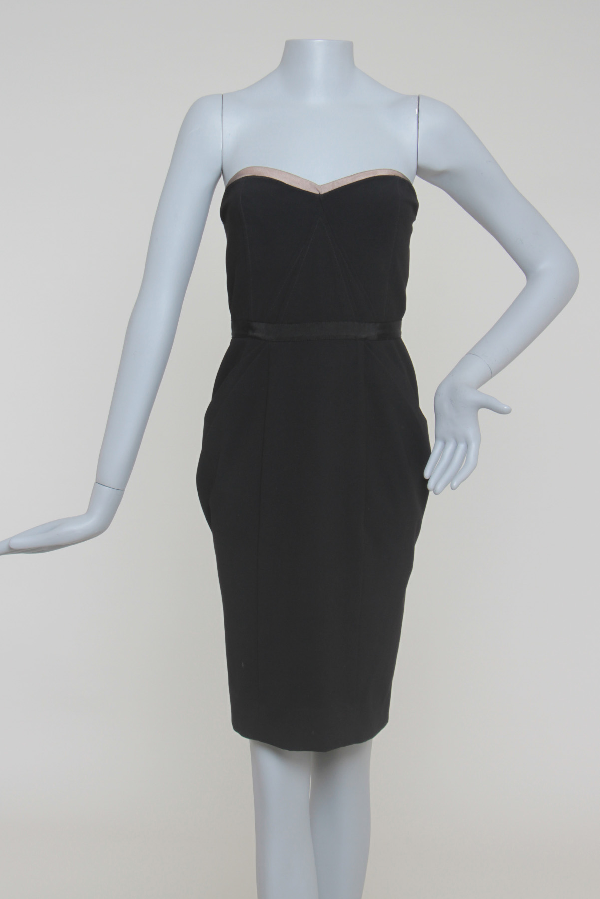 Vestido Achados da NewTomara que Caia Preto