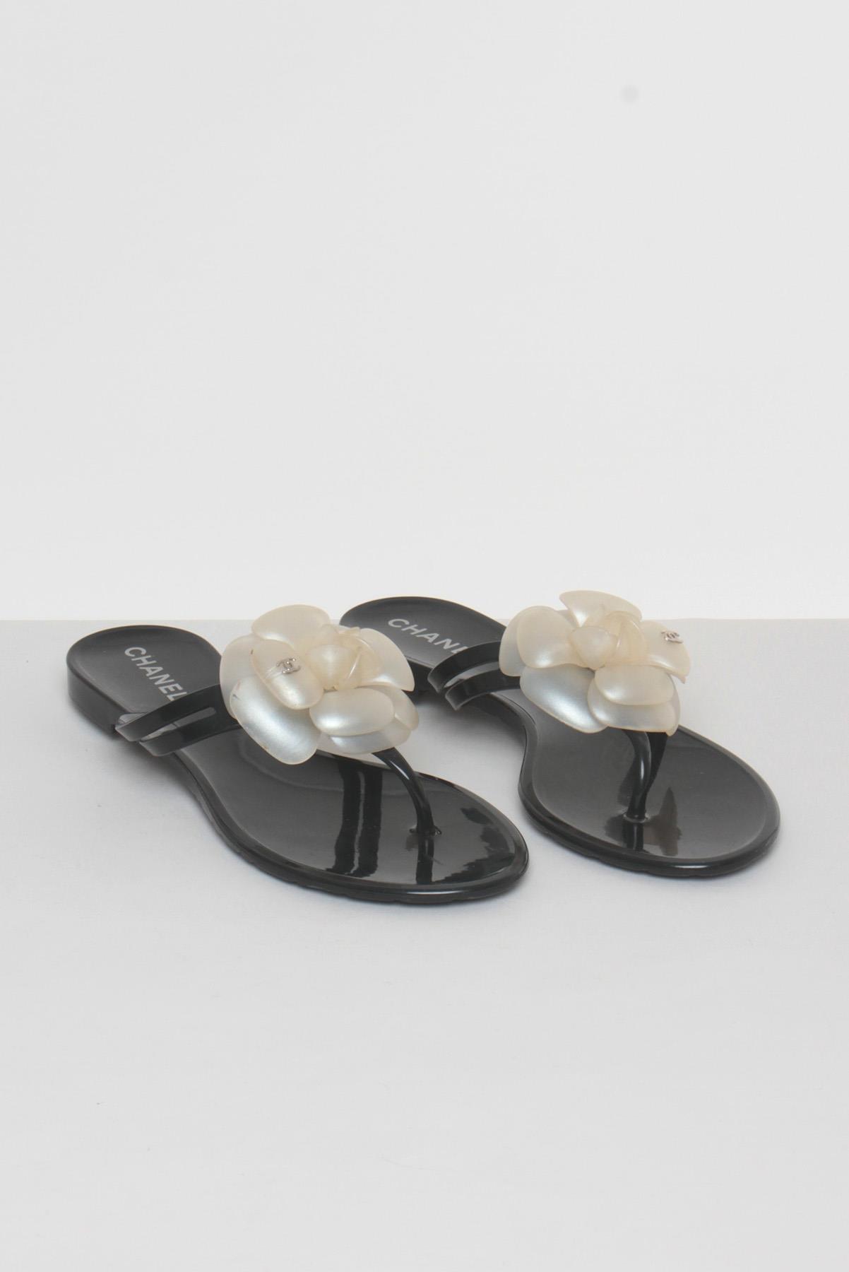 Rasteira Chanel Flor Camélia Preto