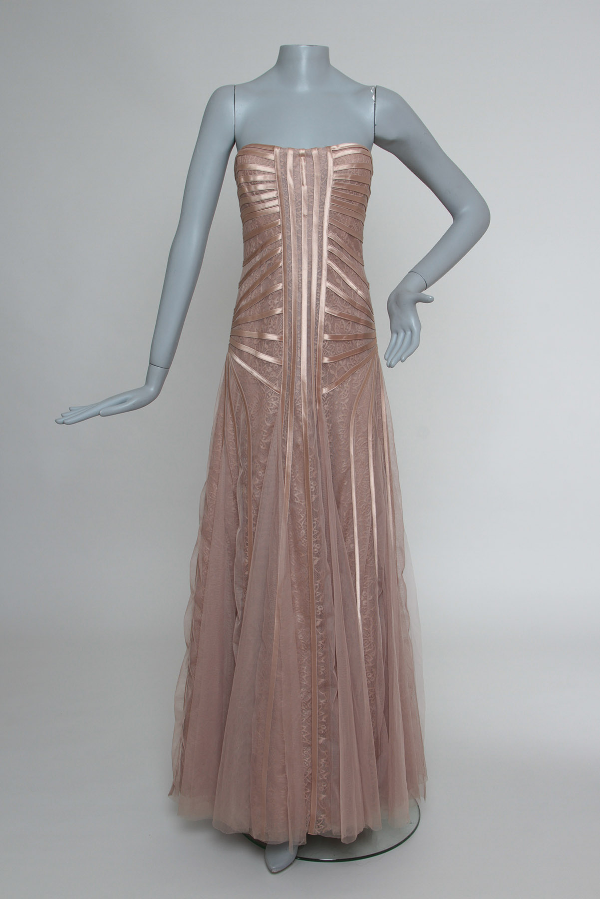 Vestido Achados da New Longo Renda e Cetim Bege