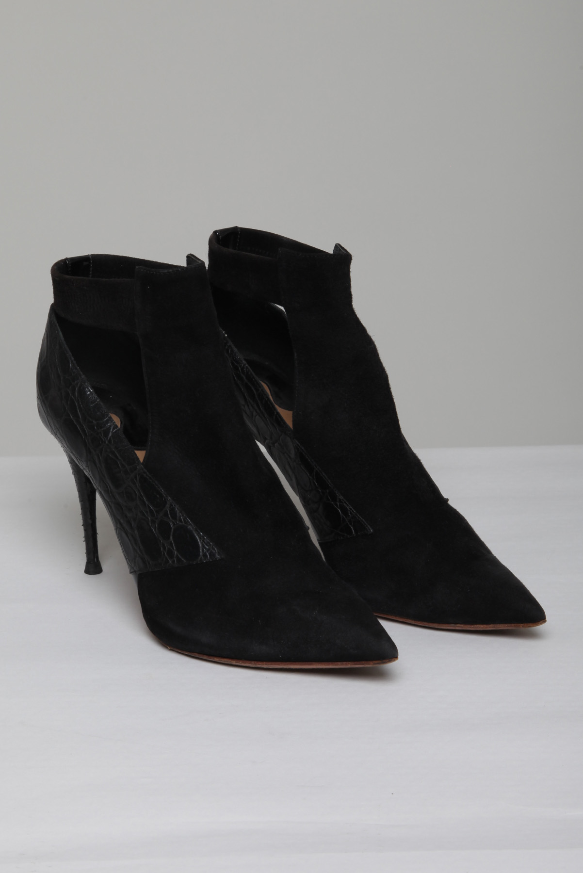 Bota Chloé Bico Fino e Salto Alto Preta