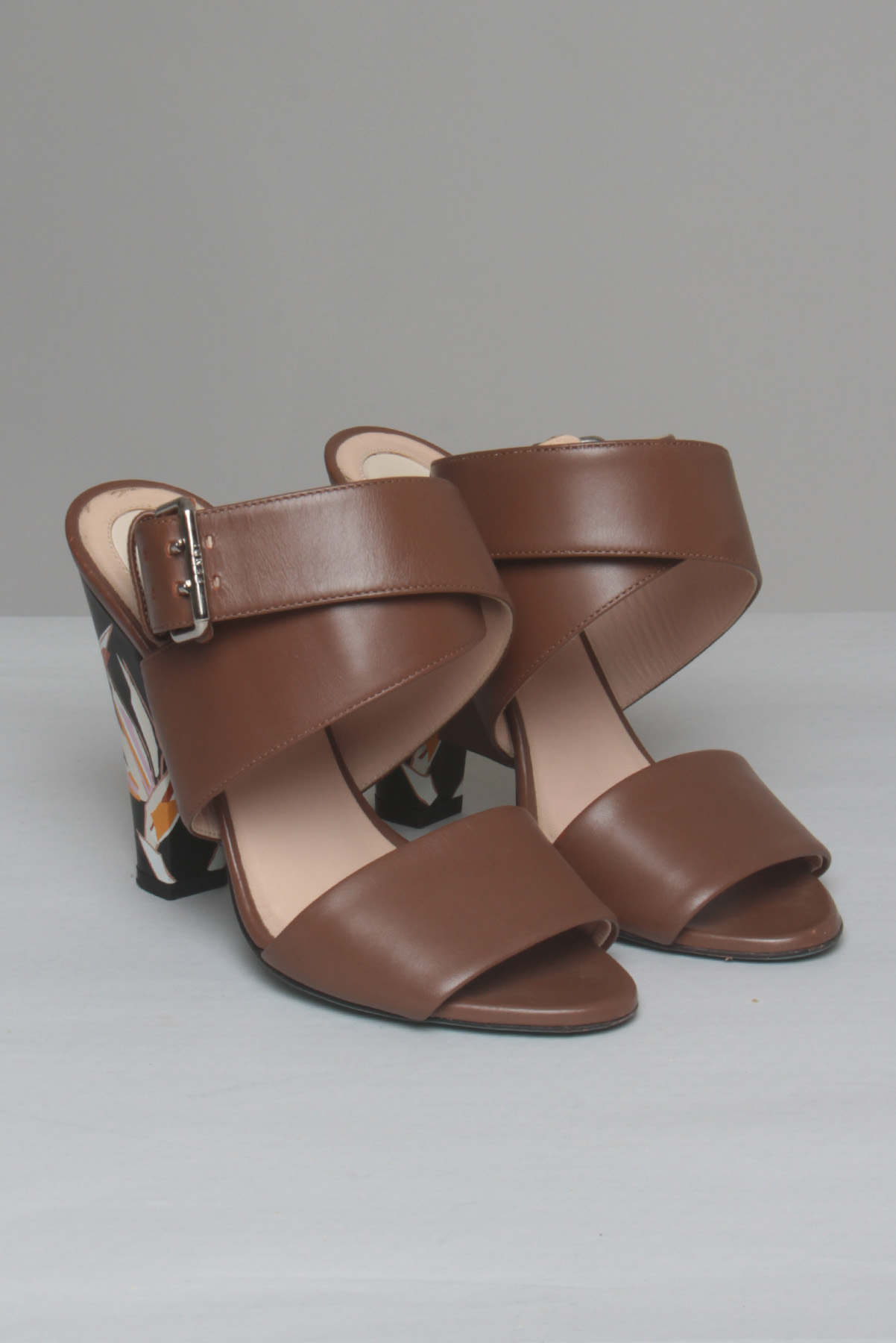 Sandália Fendi Salto Estampado Marrom