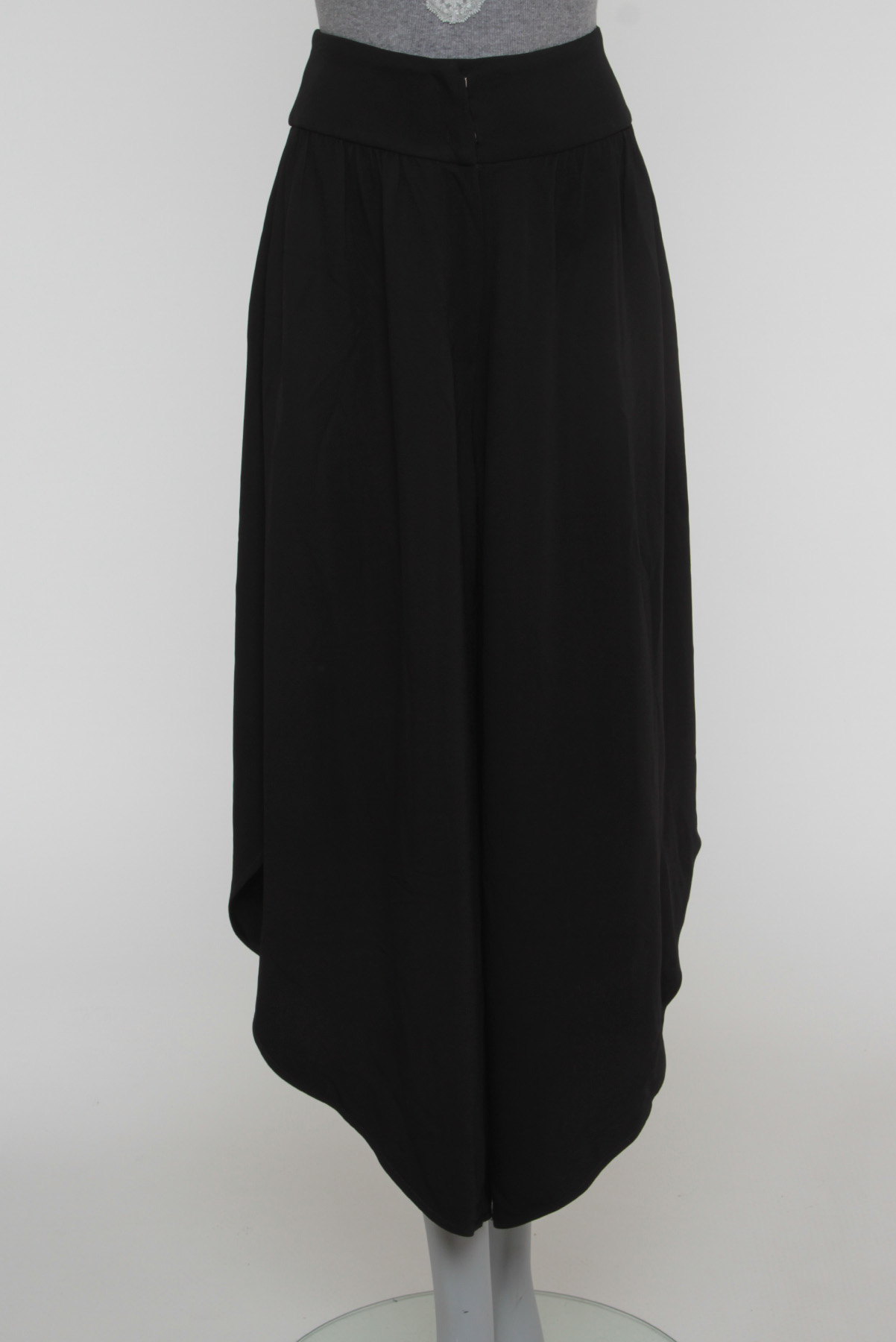 Calça Mixed Pantacourt Assimétrica Preto