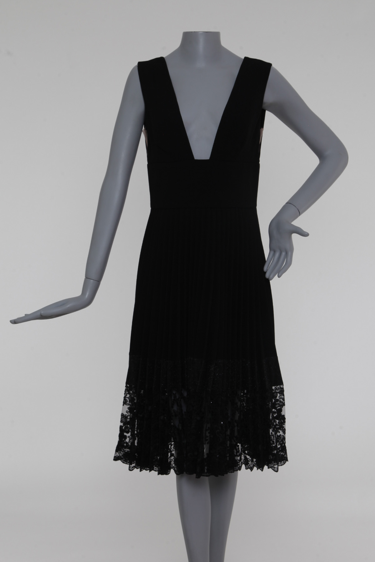 Vestido Helsi Decote V plissado Preto
