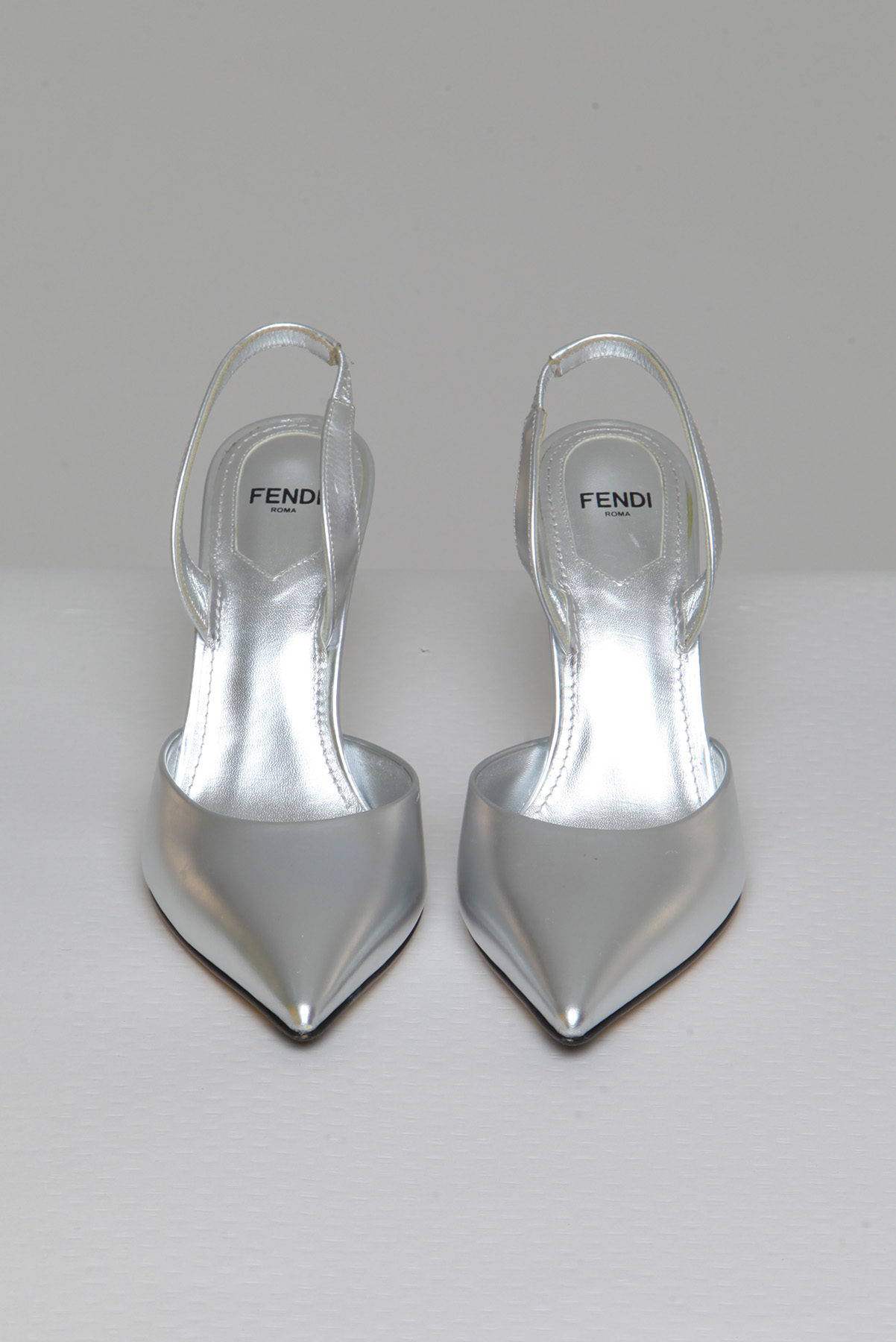 Sapato Fendi Scarpim First Prateado