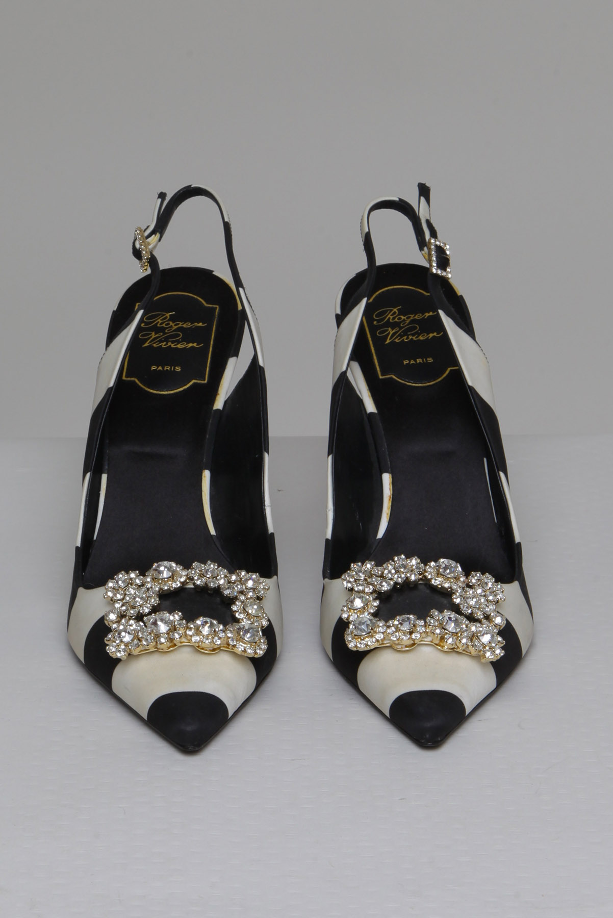 Sapato Roger Vivier Scarpim Bicolor Pedrarias Preto