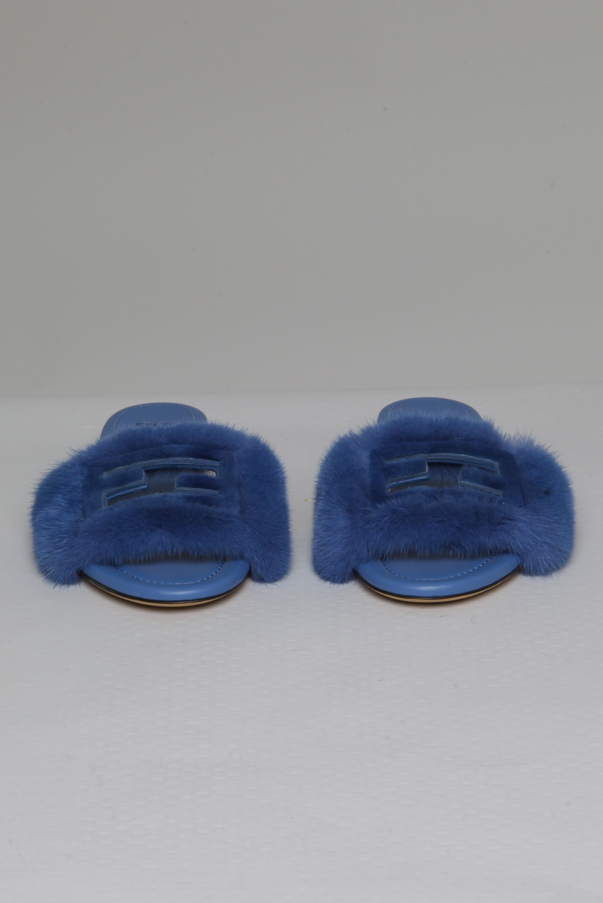 Rasteira Fendi Monograma e Pele Azul